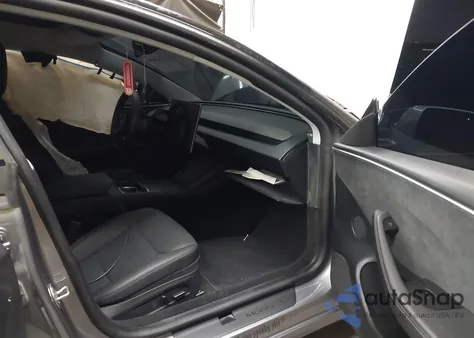 2025 Tesla Model 3 Long Range All-Wheel Drive z USA, uszkodzony, nr VIN 5YJ3E1EB3SF969391